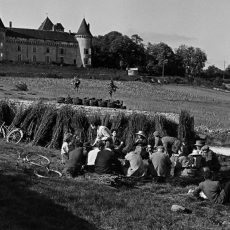 Le « casse-croute » des vendangeurs devant le château de Rully