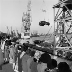 Exportation de voitures. La visite d&rsquo;une école au port de Bordeaux