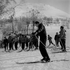 Une des premières classes de neige