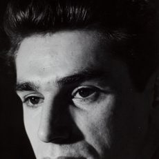Robert Hossein, acteur, metteur en scène, réalisateur, dialoguiste, et scénariste français