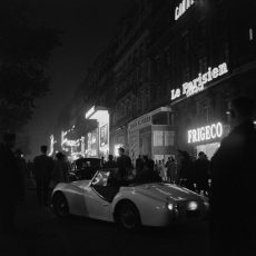 Enseignes lumineuses des Champs-Elysées