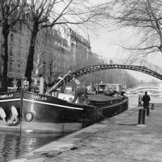 Péniche sur le Canal Saint-Martin, quai de Jemmapes