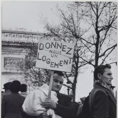 « Donnez-nous un logement », avenue des Champs-Elysées