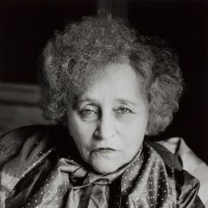 Colette (1873-1954), écrivain français, chez elle