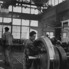 Ouvriers à l’usine Schneider