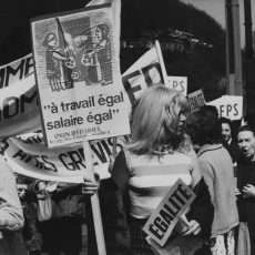 Grève et manifestation de femmes en faveur de l’égalité des salaires avec les hommes